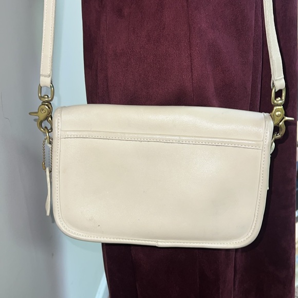 Vintage Coach Turnlock Leather Shoulder Bag – Cream/Bone – Classic 90s Style - Picture 5 of 6